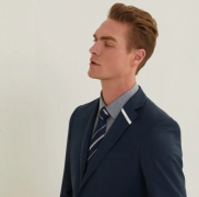 西服怎样穿才能摆脱“中介”的内敛味？