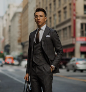 定制西装允许男士穿倒梯形去上海量身材